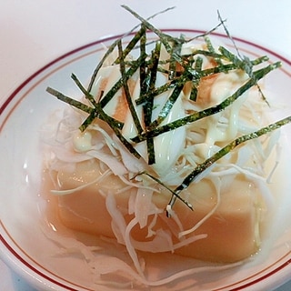 千切りキャベツとゆで卵と刻み海苔の卵豆腐